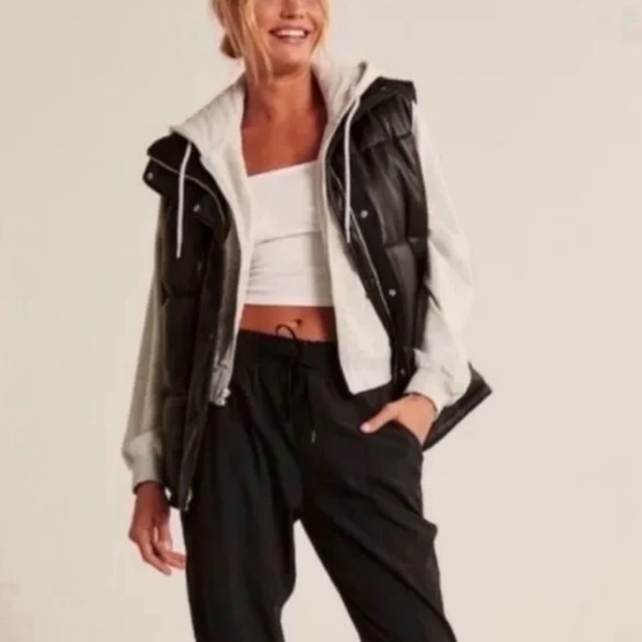 Abercrombie Black Quilted Puffer Vest - Picture 4 of 4